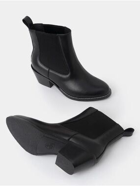 WYDR Classic Black Women's Ankle Boots - Sleek Chelsea Style